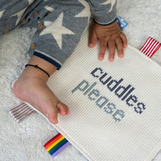 'cuddles please' Comforter in Grey